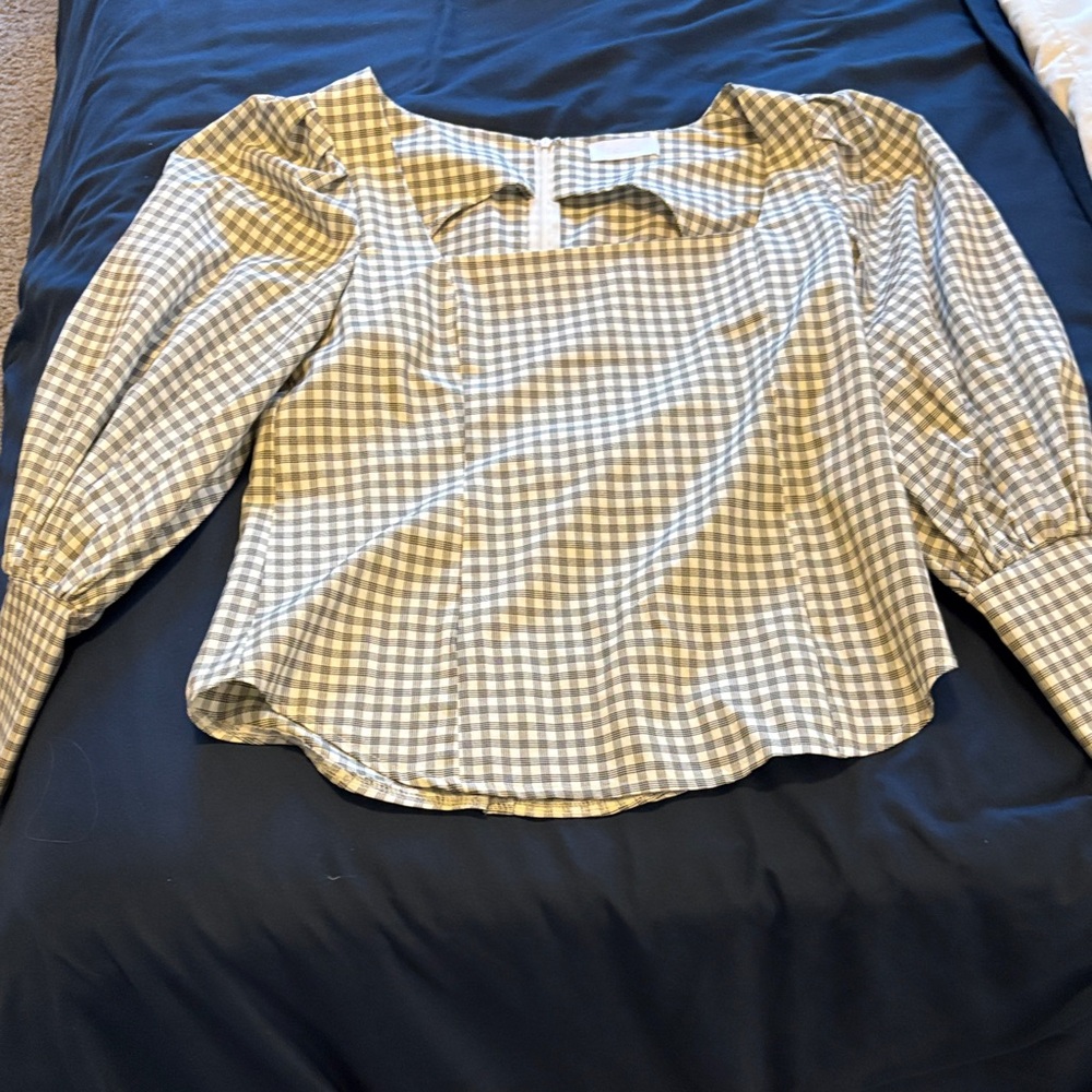 Elegant Checkered Blouse in Gray